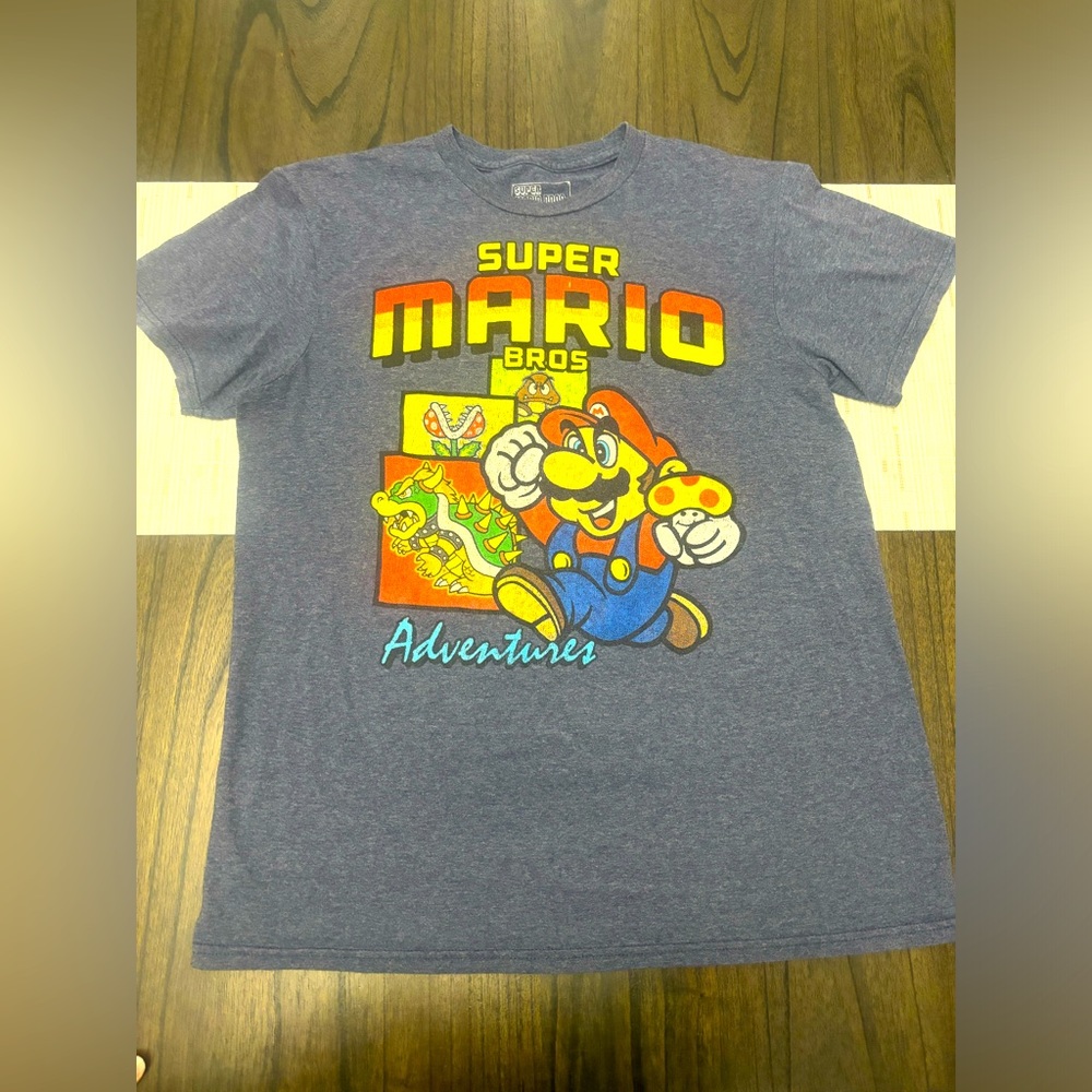 Super Mario Brothers T-Shirt Size Medium